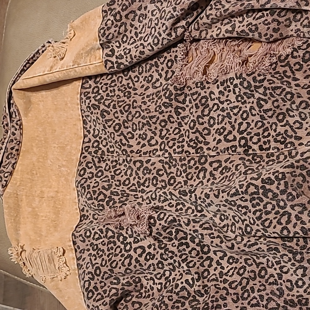 Cute distressed multi-print woman's denim jacket size M. EUC. - Picture 3 of 3
